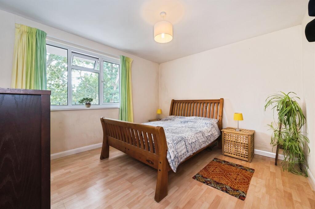 Apartment in Southampton - View 5