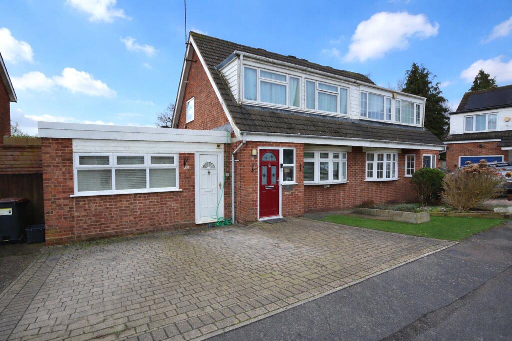 3-bed semi-detached on Leyhill Drive, Luton, Bedfordshire, LU1, £395,000