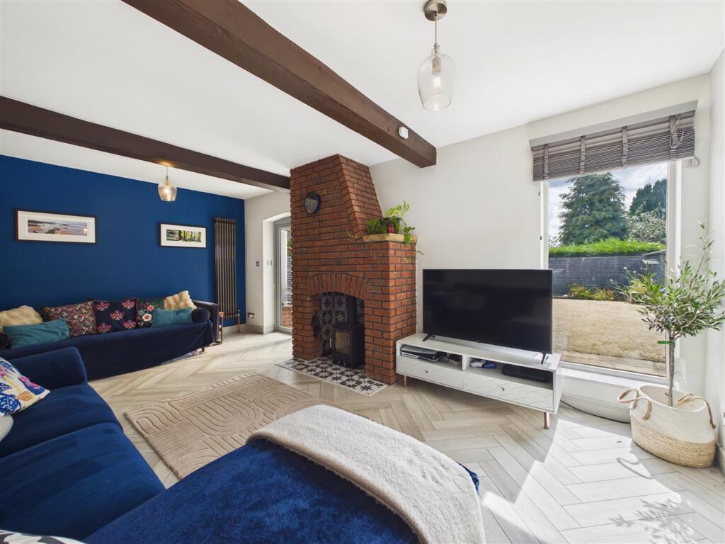 House in Chesterfield, Derbyshire - More