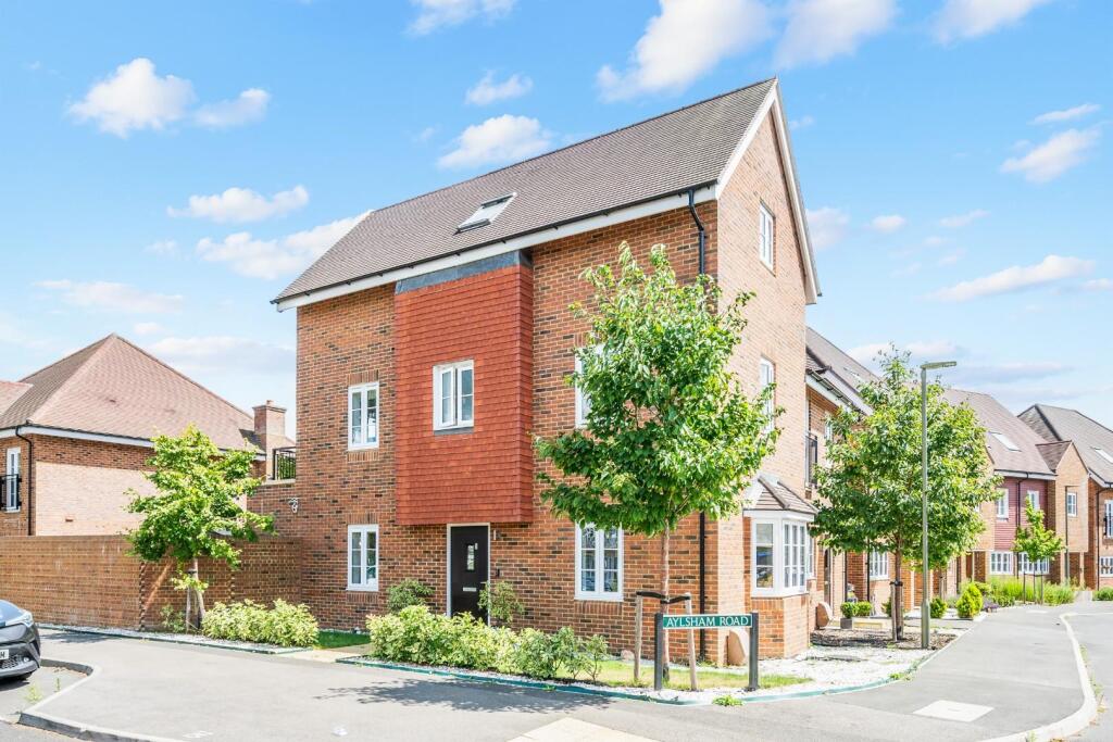 4-bed semi-detached on Chetwode Road, Tadworth, £575,000