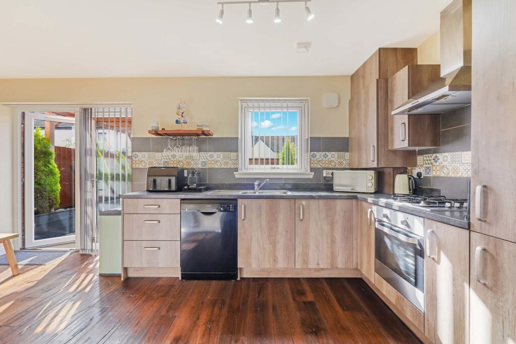 House in Edinburgh, Craigmillar - View 4
