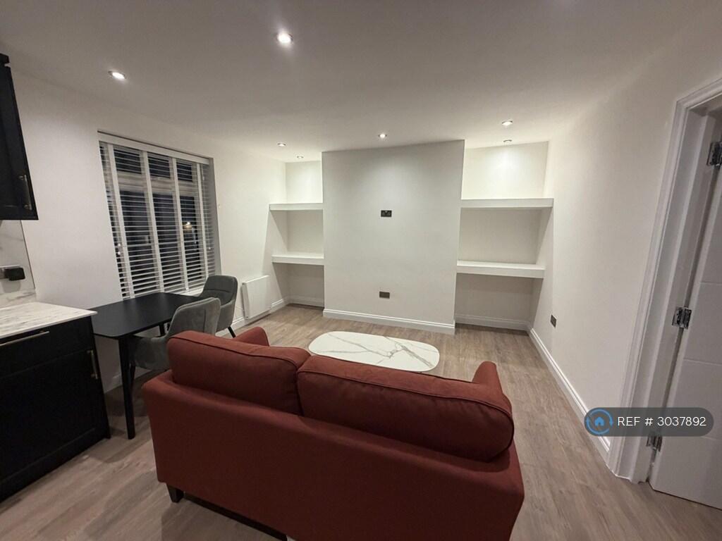 Apartment in Reading, Katesgrove, Coley - View 4