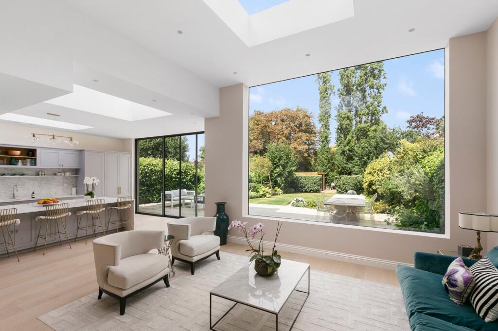 House in London - View 2