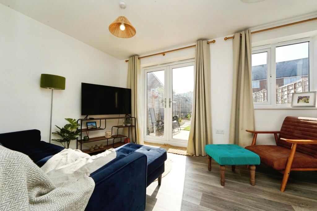 Poppy Drive, CHELTENHAM, Gloucestershire, GL52 photo 2