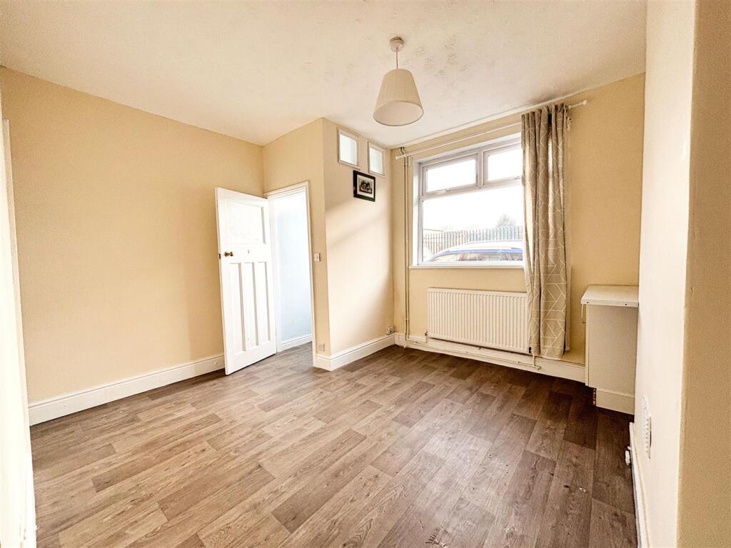 House in Grimsby, New Clee - View 5