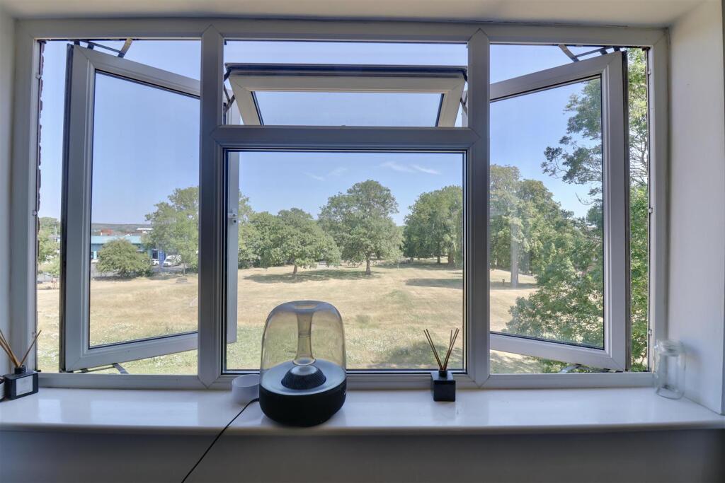 Apartment in Portsmouth - View 5