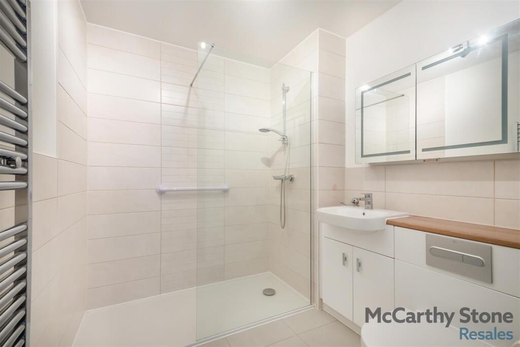 Additional image 15 of Great North Road, Hatfield