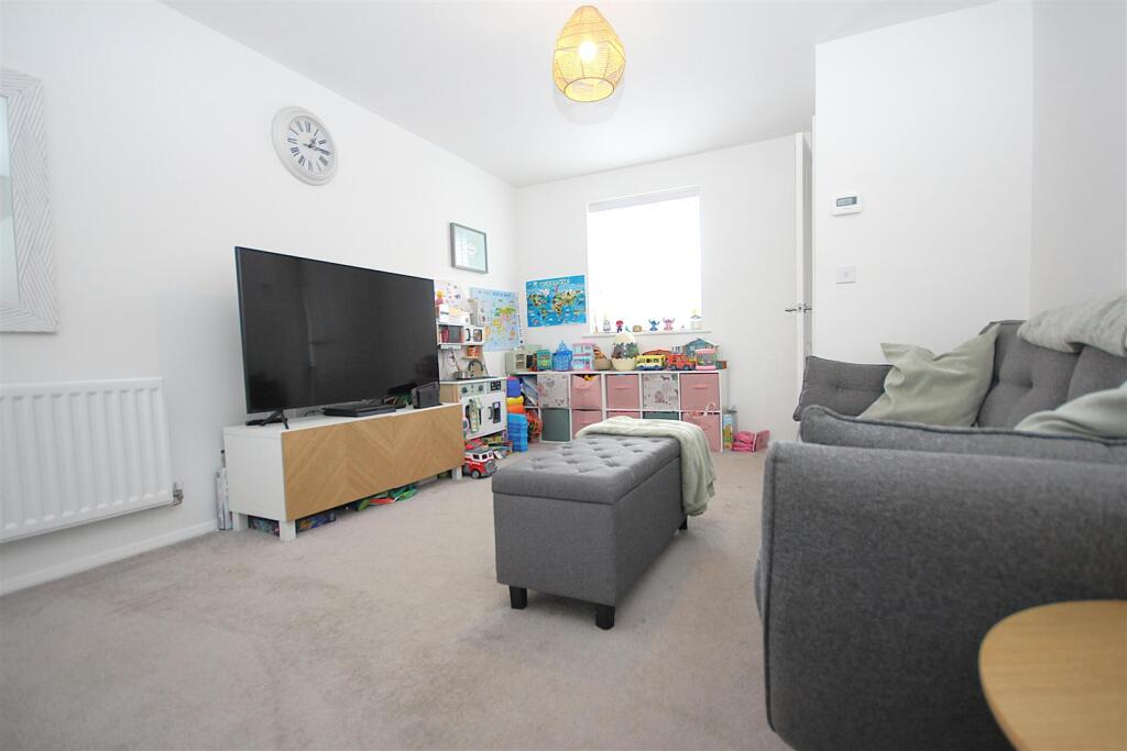 House in Winchester, Whiteley - View 3