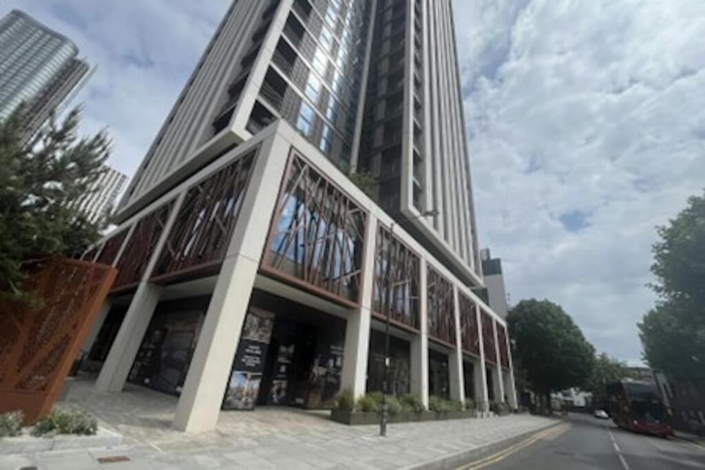 Main image of property: Unit C, One Thames Quay, 225 Marsh Wall, London, E14 9FW