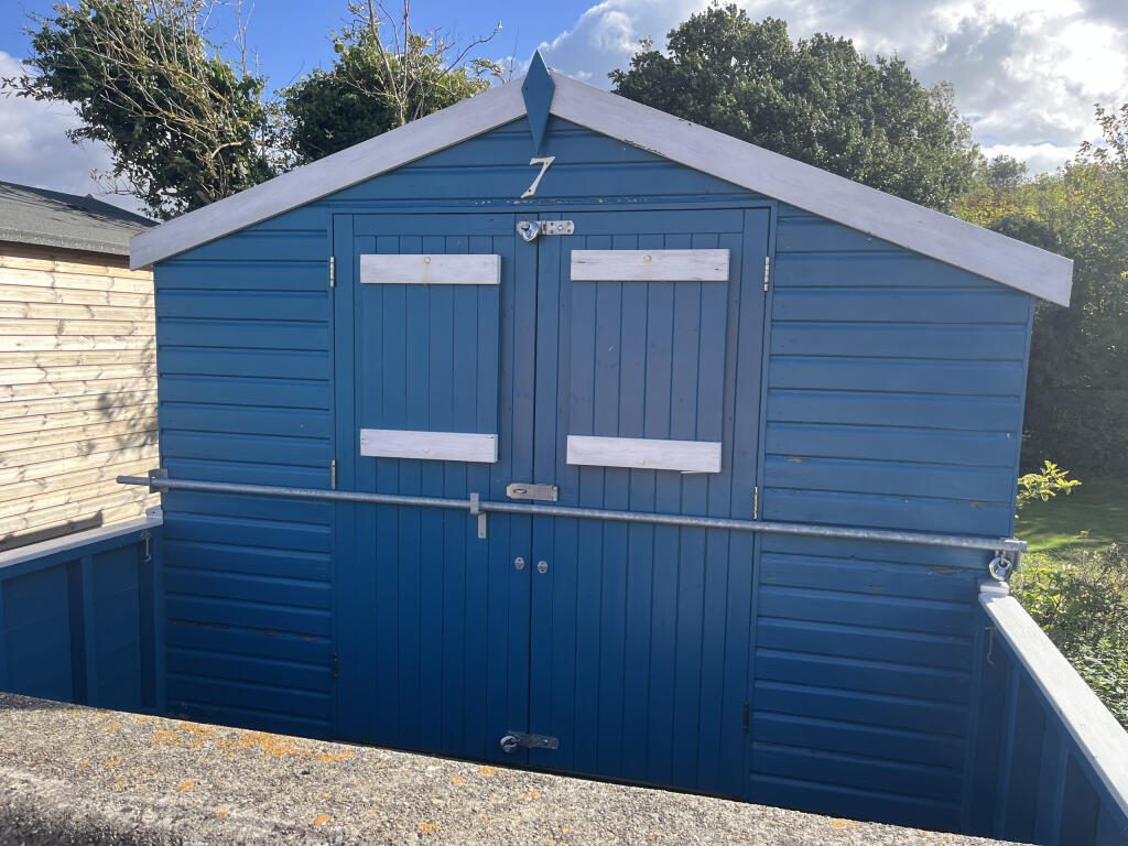 HUT 7, West Beach, Whitstable, Kent photo 2