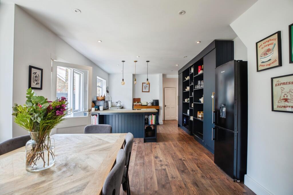 Main image of property: Weir Road, Balham, SW12