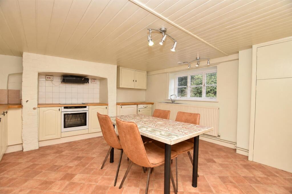 House in Thornborough, Lower End - View 5