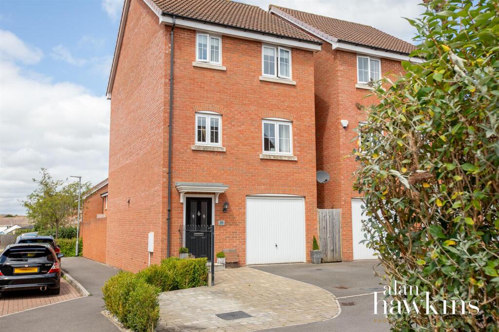 4-bed detached on Blain Place, Royal Wootton Bassett, £385,000