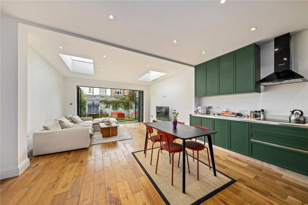 House in Twickenham - View 3