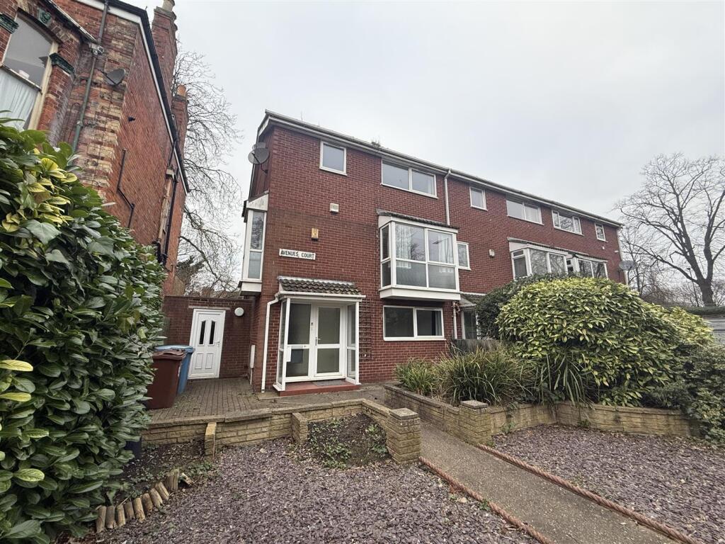 Main image of property: Avenues Court, Princes Avenue, Hull