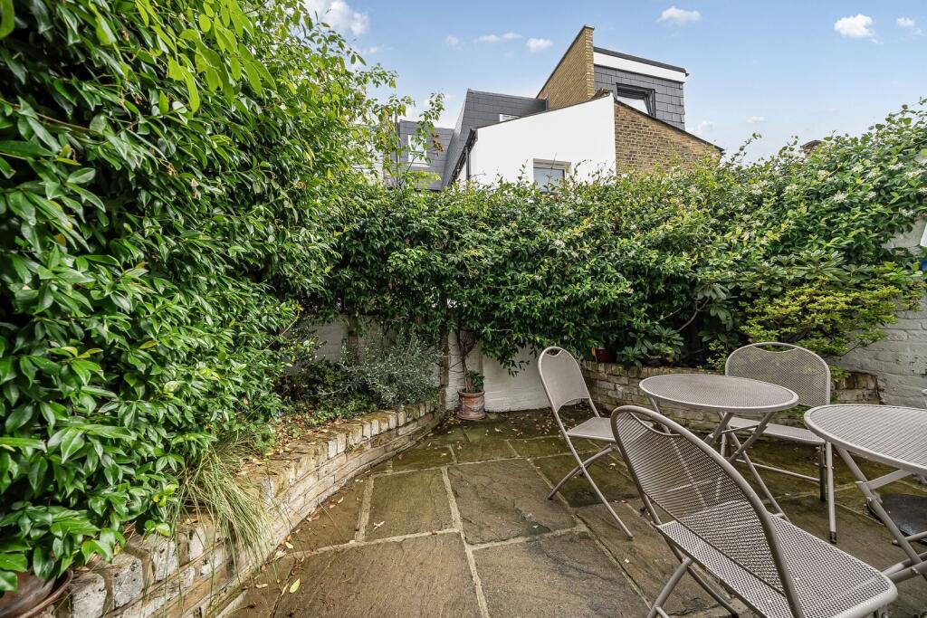 4 bedroom terraced house for rent
