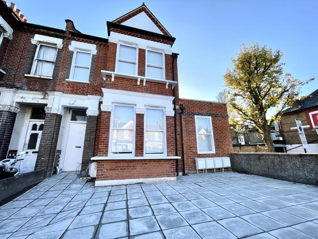 House in London - View 3