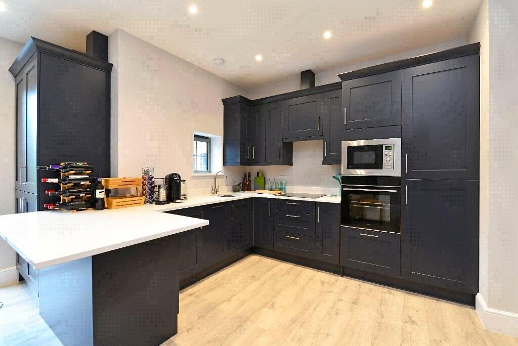 Apartment in Waverley, Farncombe, Godalming - View 5