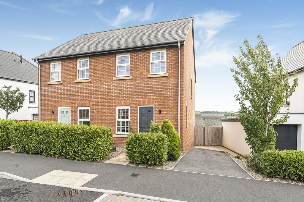 Main image of property: Tarka Way, Crediton, EX17 3FF