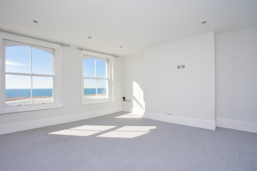 Apartment in Folkestone, Foord - View 2