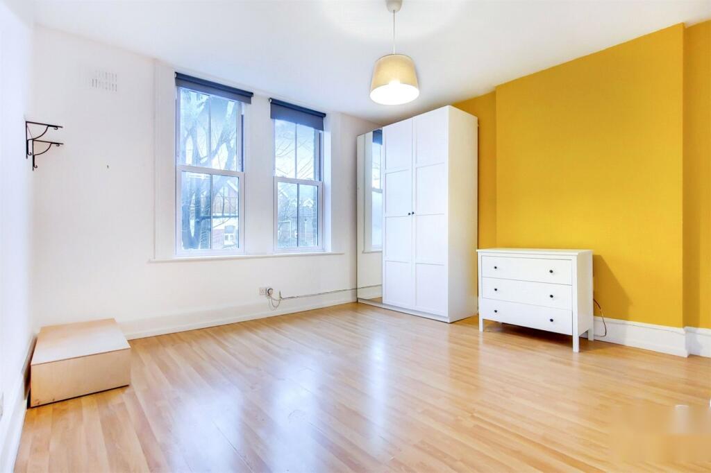 2-bed flat on First Floor Flat, Walm Lane, Brent, London, £175,000