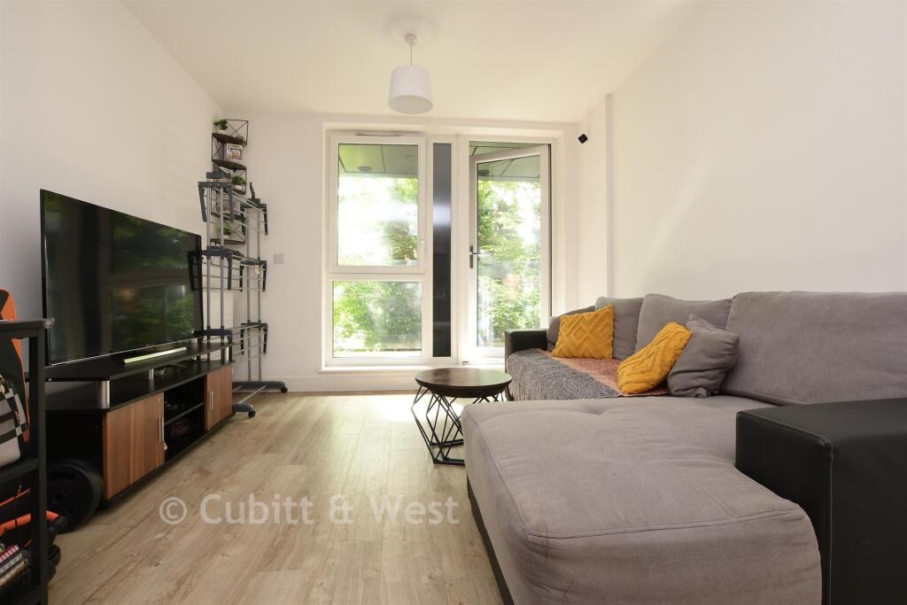 Marketfield Way, Redhill, Surrey - View 4