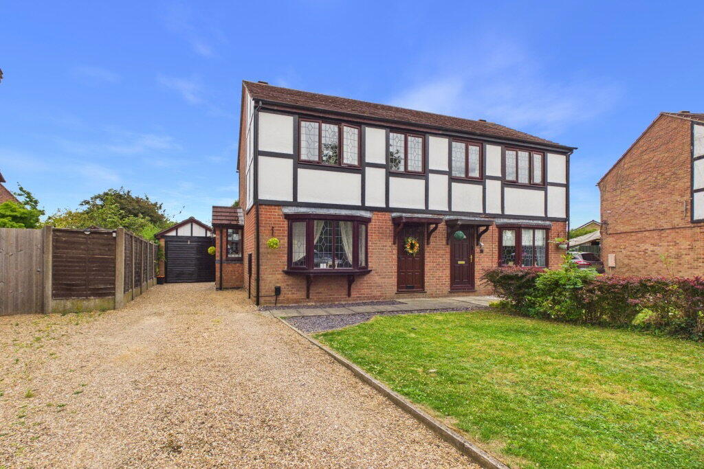 Main image of property: 21 Chedworth Close, Lincoln, LN2 4SN