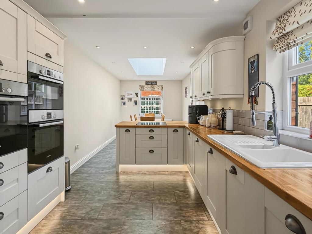 House in Northampton, West Northamptonshire - View 2