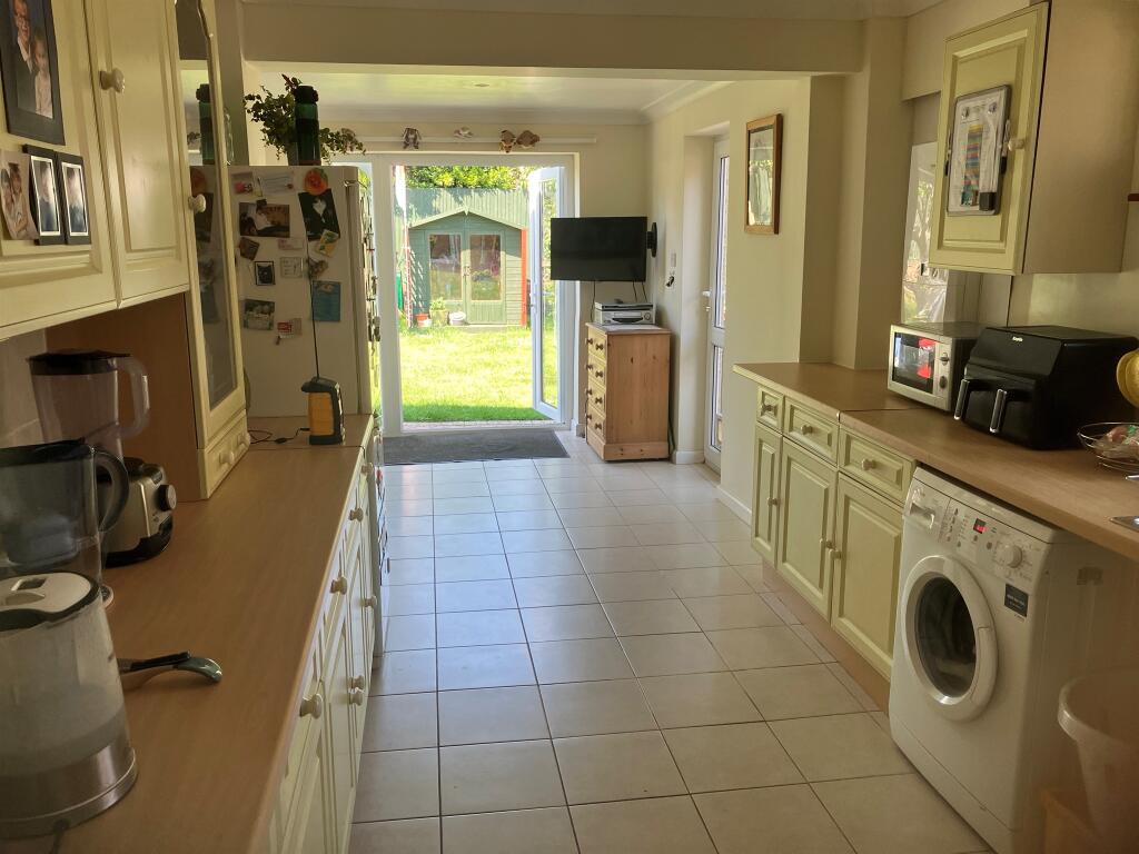 Lynton Close, Hurstpierpoint, Hassocks photo 4