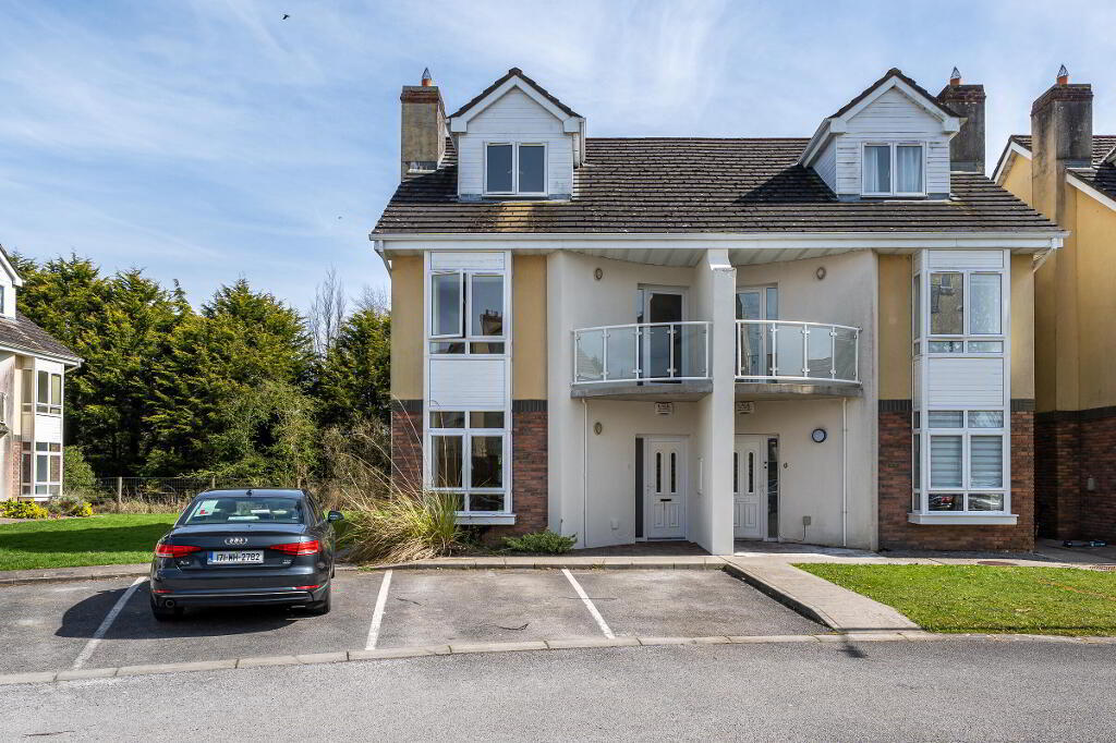 Main image of property: 5 Warren Grove, Ard Ri, Golden Island, Athlone