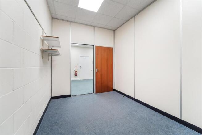 EPSOM DOWNS METRO CENTRE, UNIT 6 (12).jpg