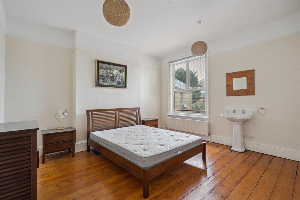 Apartment in Watford - More