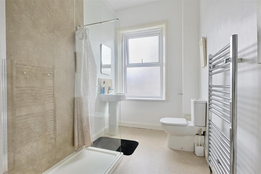 Apartment in Newcastle upon Tyne - View 4