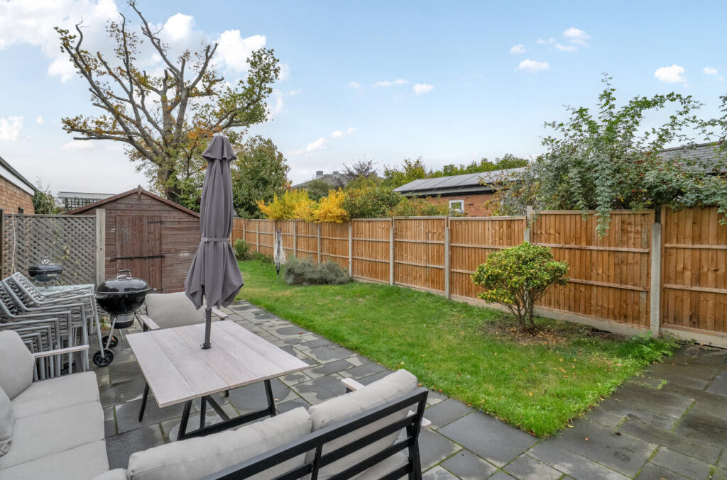 House in Windsor - View 5
