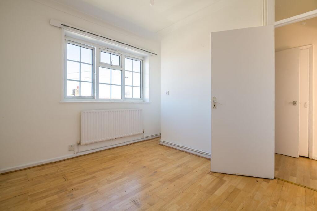 Apartment in Bromley, Downham - View 4