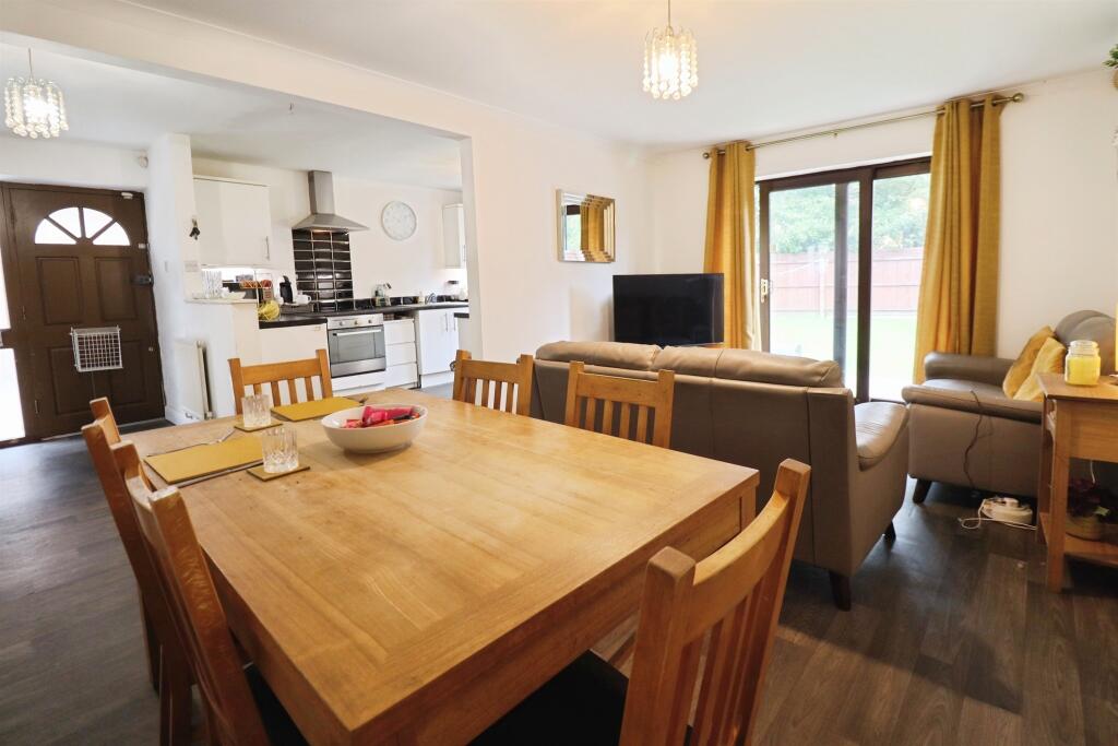 Jasmine Drive, St. Mellons, Cardiff photo 4