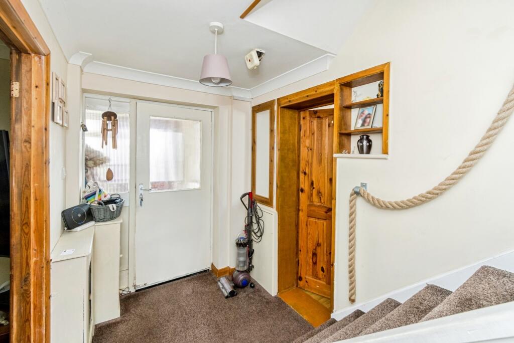 House in Southampton - More