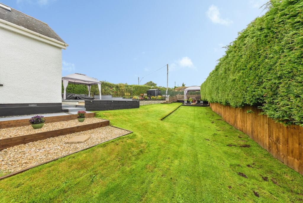 House in Pont-iets, Llangyndeyrn - More