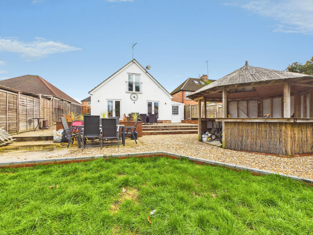 5-bed house on Hillside, Horsham, £800,000
