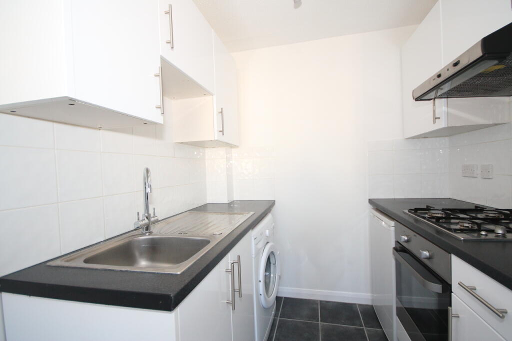 Apartment in Woking, Surrey - View 4