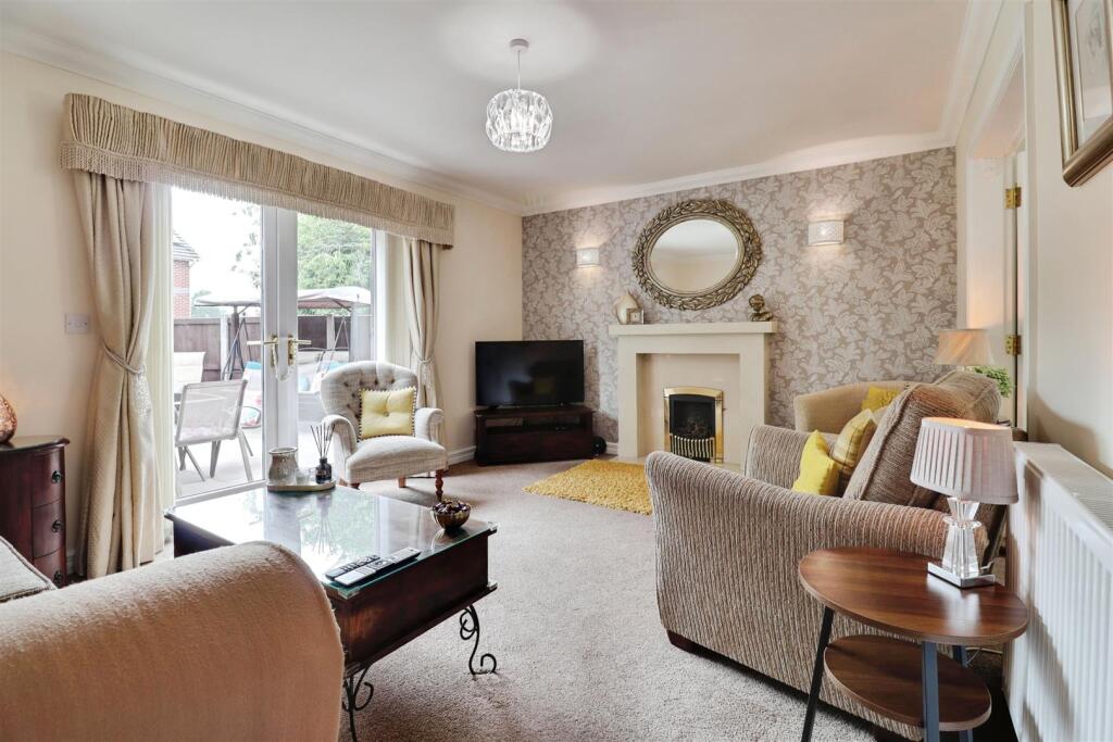 House in Newcastle-under-Lyme, Silverdale - View 2