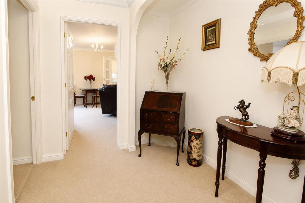 Apartment in Kingston upon Thames - View 5