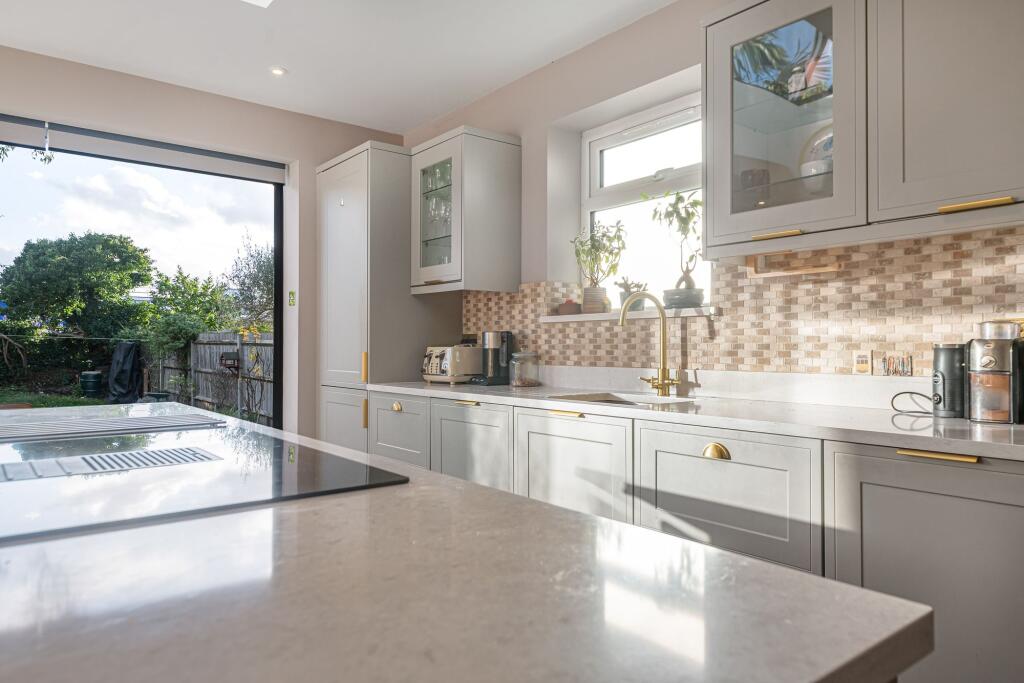 Manor Lane, Sunbury-On-Thames, TW16 photo 4