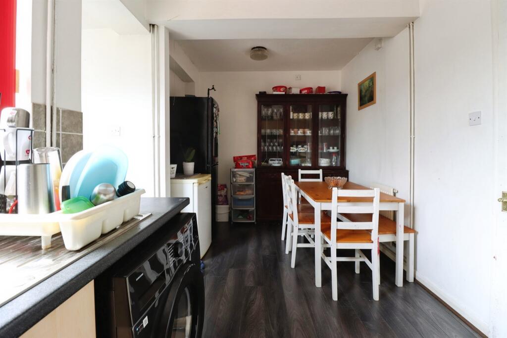 House in Kettering, Avondale - More