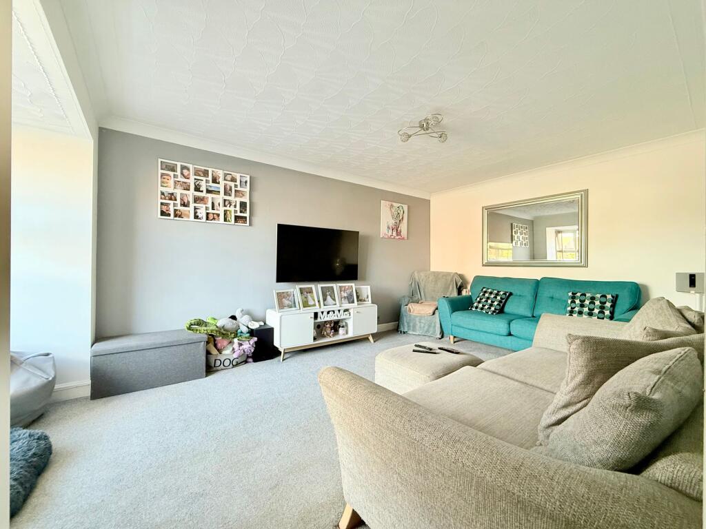 House in Luton - View 5