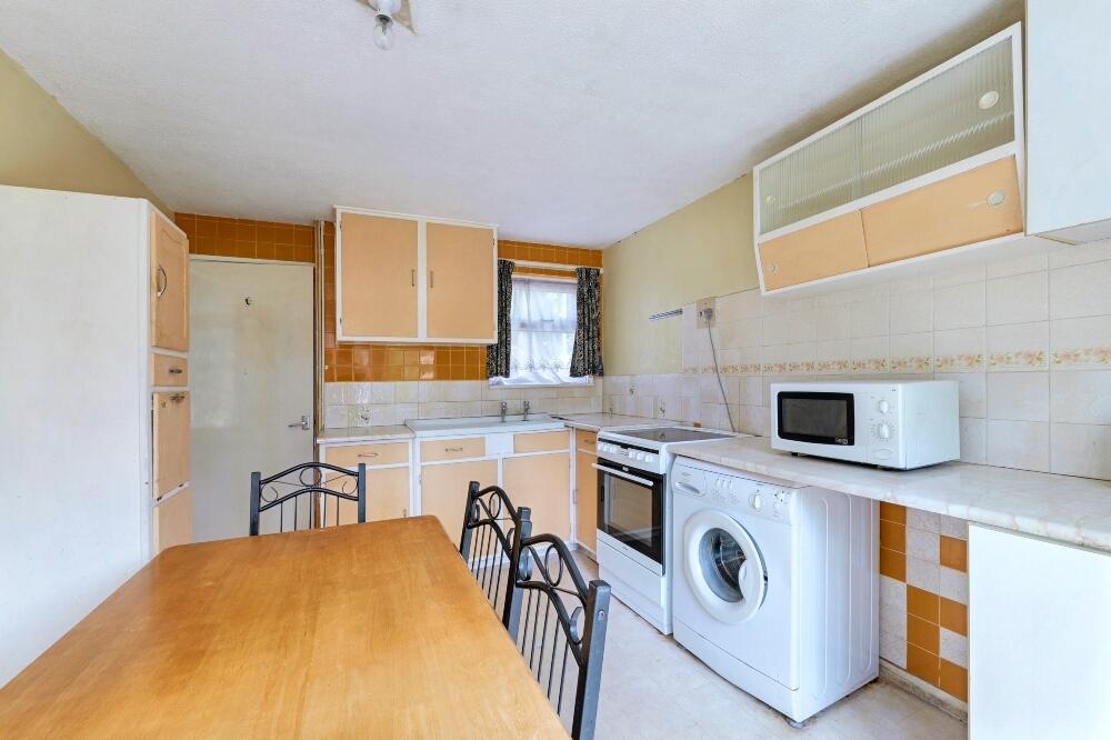 House in Basingstoke and Deane, Basingstoke - View 2
