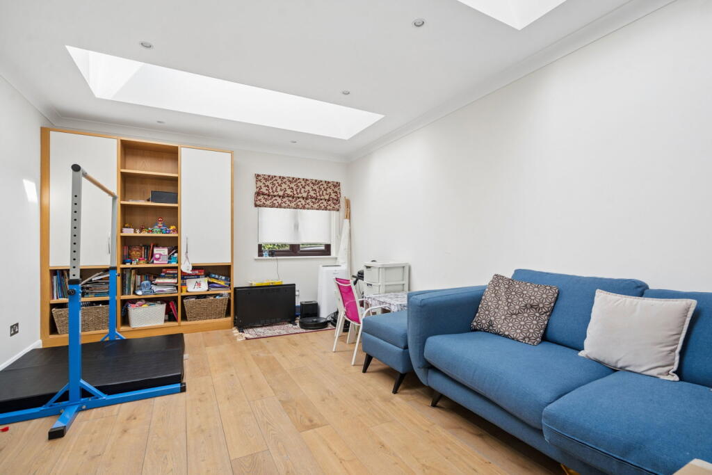 House in Harrow - View 4