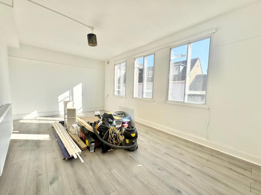 Main image of property: High Street, ANDOVER