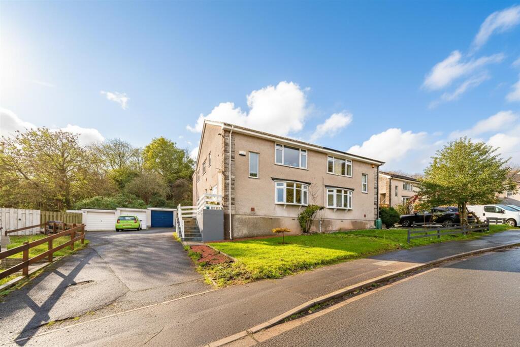 Main image of property: Pleshey Close, Worle - Garden & Garage!