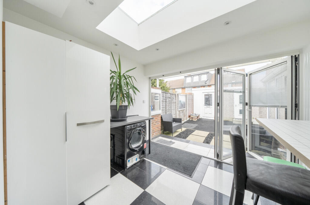 House in London, Pollards Hill - More